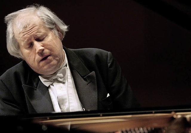 Bewegend &#8211; aber mit unbewegtem Gesicht: der Pianist Grigory Sokolov   | Foto: Klaus Rudolph