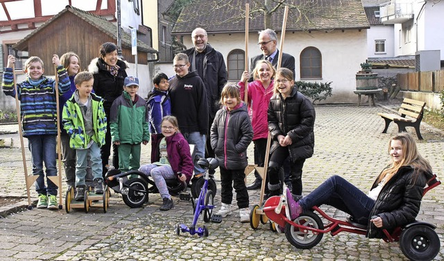 Spielgerte im Wert von rund 1400 Euro...r-Schule, die sich sichtlich freuten.   | Foto: Ruth Seitz