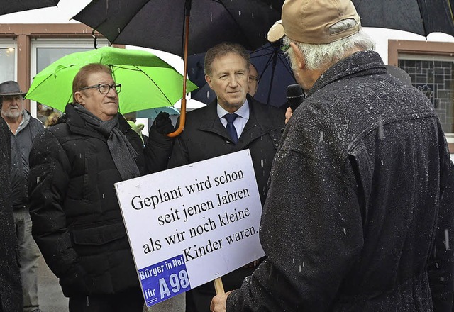 Staatssekretr Norbert Barthle (Mitte)... BI-Sprecher Klaus Renkawitz (rechts)   | Foto: Ingrid Bhm-Jacob