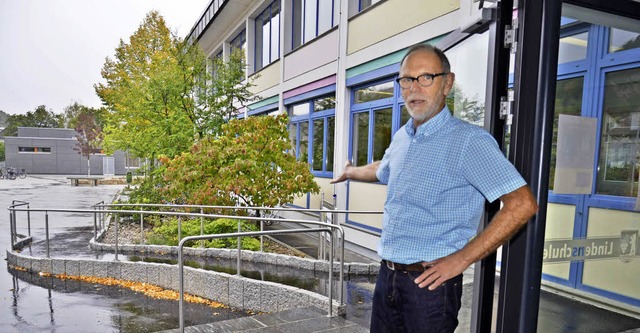 Ernst Niepmann, Schulleiter der Linden... fr die Konzeption der GTGS bekommt.   | Foto: S. Nltner