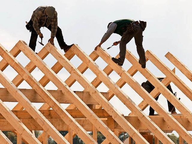 Arbeiten am Dachstuhl  &#8211; gut, we...chnelle noch einen Handwerker findet.   | Foto: Nestor Bachmann (Fotolia.com)