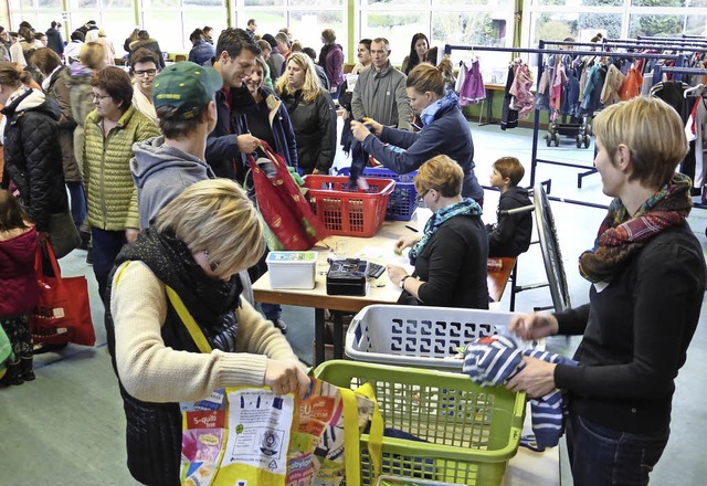 &#8222;Findsch Du was?&#8220; &#8211; ..., klar, bei so viel Auswahl...&#8220;   | Foto: Roland Gutjahr