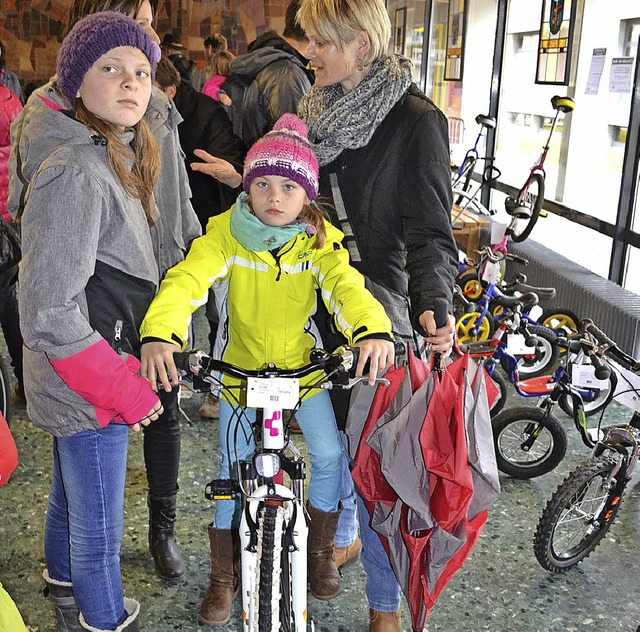 Vor dem Kauf wird ausgiebig getestet.  | Foto: Schilling