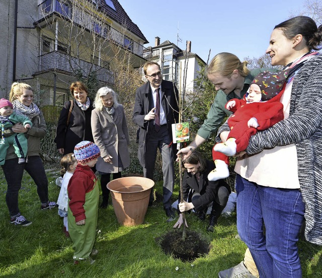 <BZ-FotoAnlauf>Grnzeug I:</BZ-FotoAnl...Baubrgermeister selbst eingepflanzt.   | Foto: Bamberger