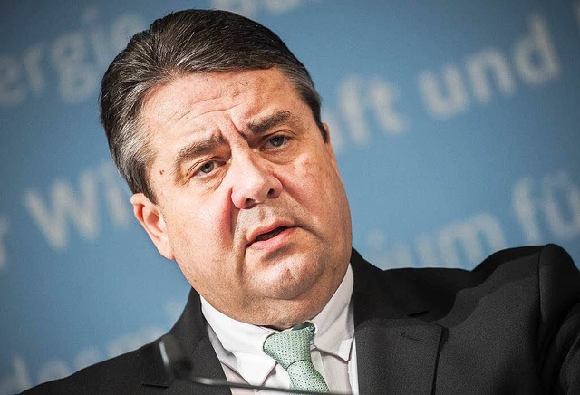 Bundeswirtschaftsminister Sigmar Gabri... Einkaufstten in Zukunft gelb sind...  | Foto: dpa