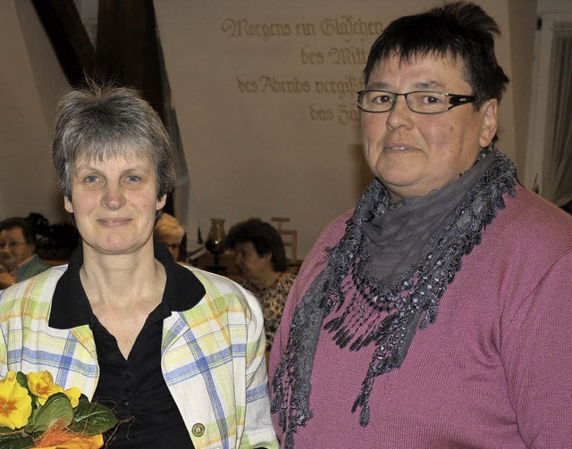 Vorsitzende Ilse Hirt (rechts) zeichnete Karolina Berblinger aus.   | Foto: Werner Schnabl