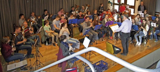 Der Musikverein Riedern am vergangenen...rbereitungen fr das heutige Konzert.   | Foto: Elisabeth Baumeister