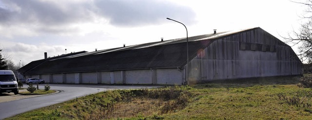 Ein Teil der Tennishalle in der Nachtw...ft fr bis zu 150 Menschen umgebaut.    | Foto: Kai Kricheldorff