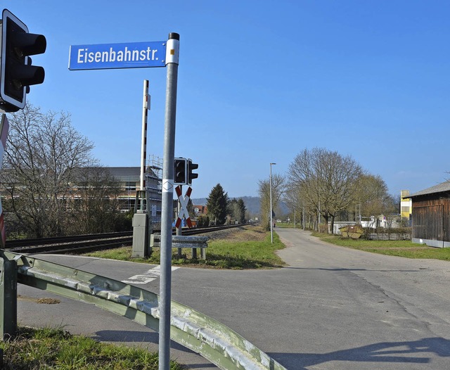 Abknickende Vorfahrt wnscht der Wallb...tschaftsrat fr die Eisenbahnstrae.    | Foto: Hrvoje Miloslavic