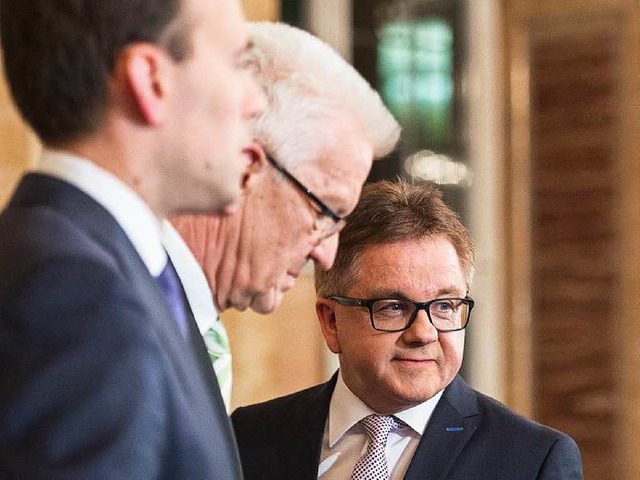 Guido Wolf am Wahlabend mit Nils Schmi...prche mit den Grnen gehen zu wollen.  | Foto: dpa