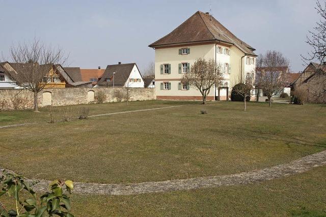 Im Pfarrgarten entsteht ein Holzhaus fr 48 Flchtlinge