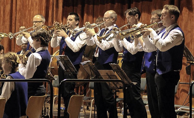 In ihrer ganzen musikalischen Vielfalt zeigten sich die Schutterner Musiker.   | Foto: Wolfgang Knstle