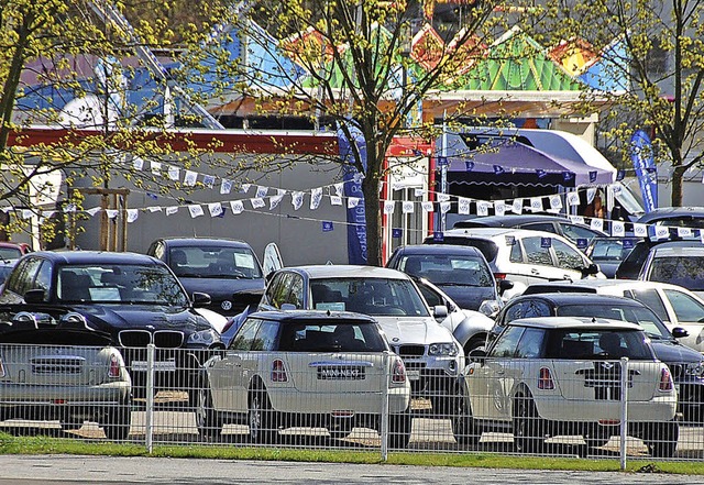 Vorne die Gebrauchtwagenmesse, dahinte...; diese Kombination hat sich bewhrt.   | Foto: Frey