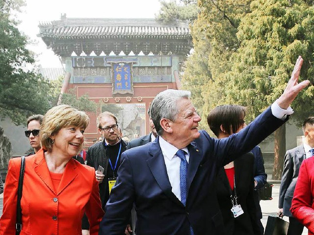 Joachim Gauck und Lebensgefhrtin Daniela Schadt im Sommerpalast in Peking  | Foto: DPA