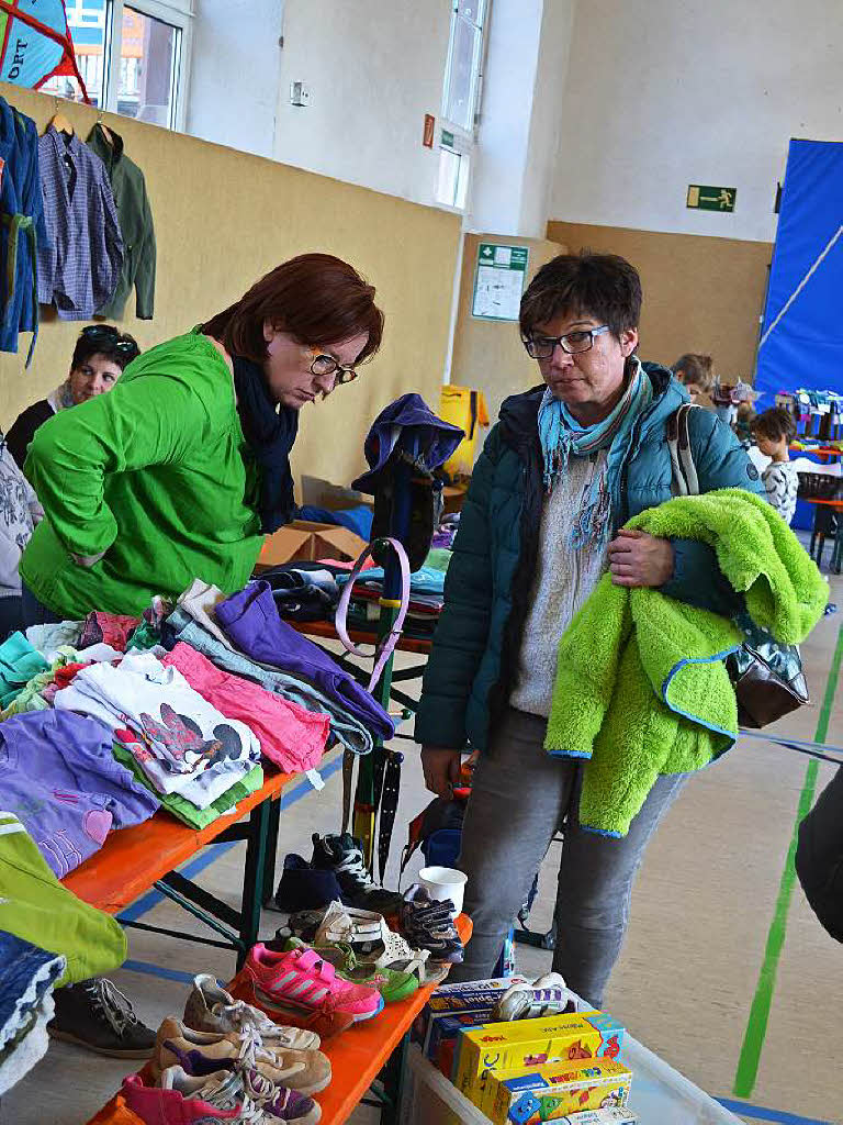 Verkaufsoffener Sonntag und Kleidermarkt in Neustadt. 