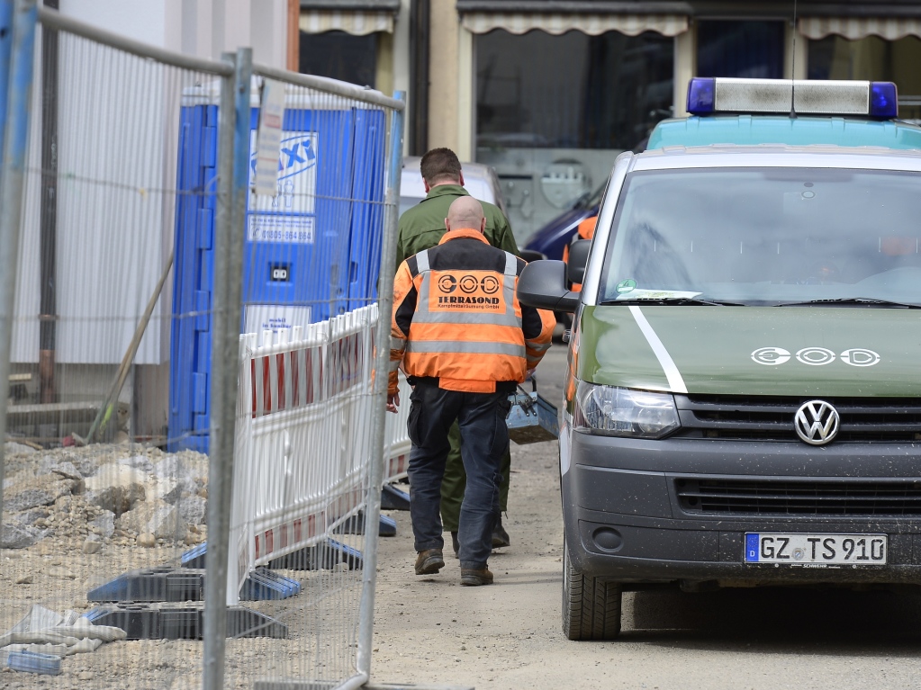 Der Kampfmittelrumdienst kam am Mittag an.