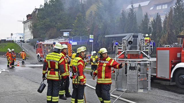 Die Zusammenarbeit der Abteilungen der...igen Feuerwehr funktionierte sehr gut.  | Foto: Martin Eckert