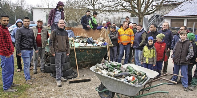 Jede Menge Mll kam bei der Weisweiler Flurputzete zusammen.  | Foto: Ilona Hge