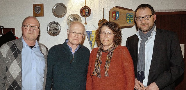 Werner Lardong (l.) und Thomas Schlage...hm fr 30 Jahre beim Tennisclub Wyhl.   | Foto: Jrgen Schweizer