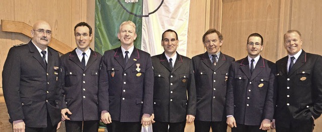 Vize-Kreisbrandmeister Karl Weis mit d...d Thomas Becherer (Elzach, von links).  | Foto: Bernd Fackler