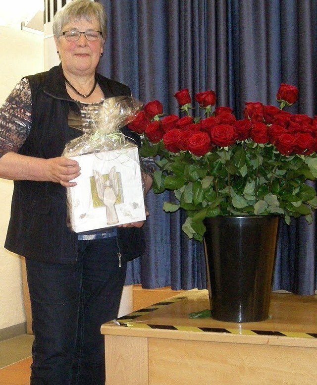 40 Rosen fr 40 Jahre an der Spitze de...g fr Vorsitzende  Elsbeth Schlatter.   | Foto: Privat