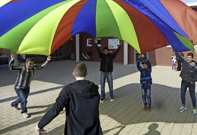 Ein bunter Spielenachmittag sorgt fr Ablenkung vom Alltag.  | Foto: Freyer