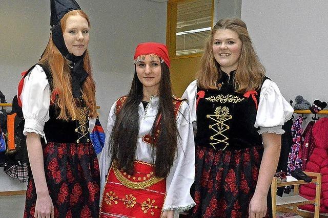 Schülerinnen befassen sich mit dem Kosovo und dem Schwarzwald