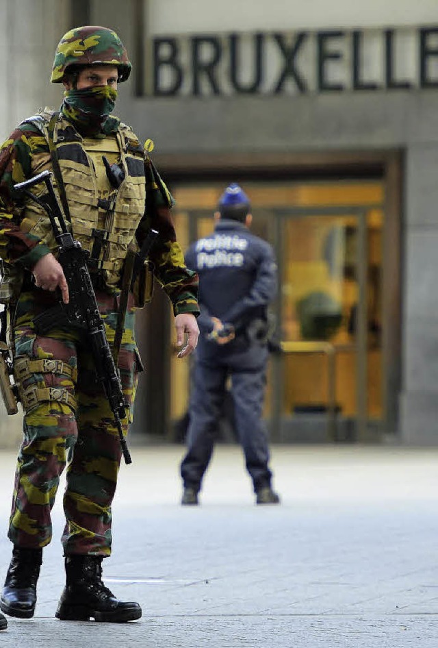 Sicherheitskrfte am Brsseler Hauptbahnhof   | Foto: AFP (2)/dpa