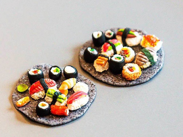 Selbst die Sushi-Platten gleichen dem Original  | Foto: Oliver Huber