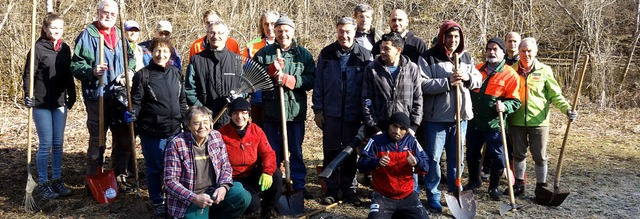 Packten krftig an: Die freiwilligen H...nf Asylbewerbern untersttzt wurden.   | Foto: Martin Schwenninger