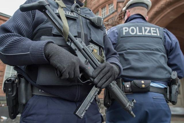 Polizei jagt Terrorverdchtige - Festnahmen auch in Deutschland