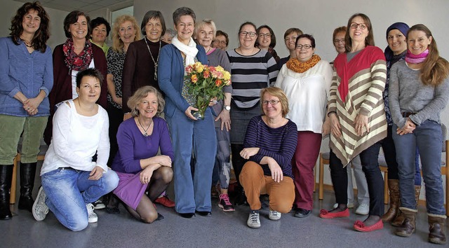 Gabi Dolabdjian (Zweite von links, vor...hltag fr Frauen der Volkshochschule.   | Foto: Petra Wunderle