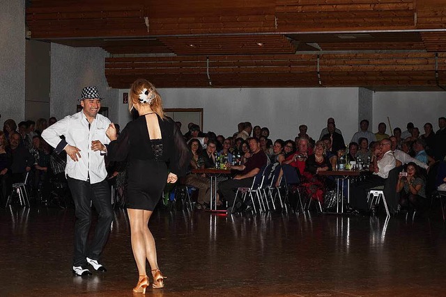 Special Guests an der Tanznacht waren ...in, die Salsa zum Mitmachen vorfhrten  | Foto: Hans-Jrgen Hege
