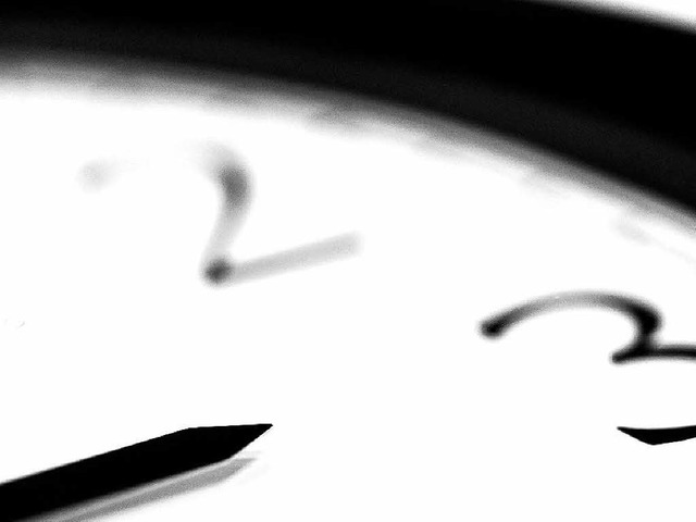 Heutige Zeitmesser teilen die Zeit genau in kleinste Einheiten.  | Foto: dpa