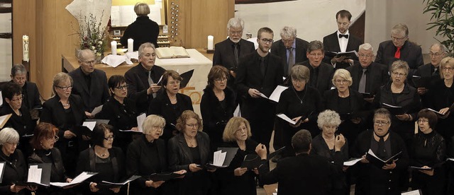 Stimmenstark prsentierte sich der Kirchenchor bei der Passionsandacht.   | Foto: Heidi Fssel