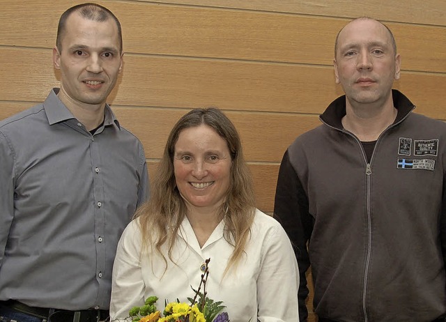 Kim Stber (Mitte) wurde vom SSV Lahr ...ewhlte Sportwart Andreas Ermantraut.   | Foto: wolfgang beck