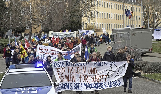 ber 170 Teilnehmer schlossen sich dem...itionellen Ostermarsch in Mllheim an.  | Foto: Volker Mnch
