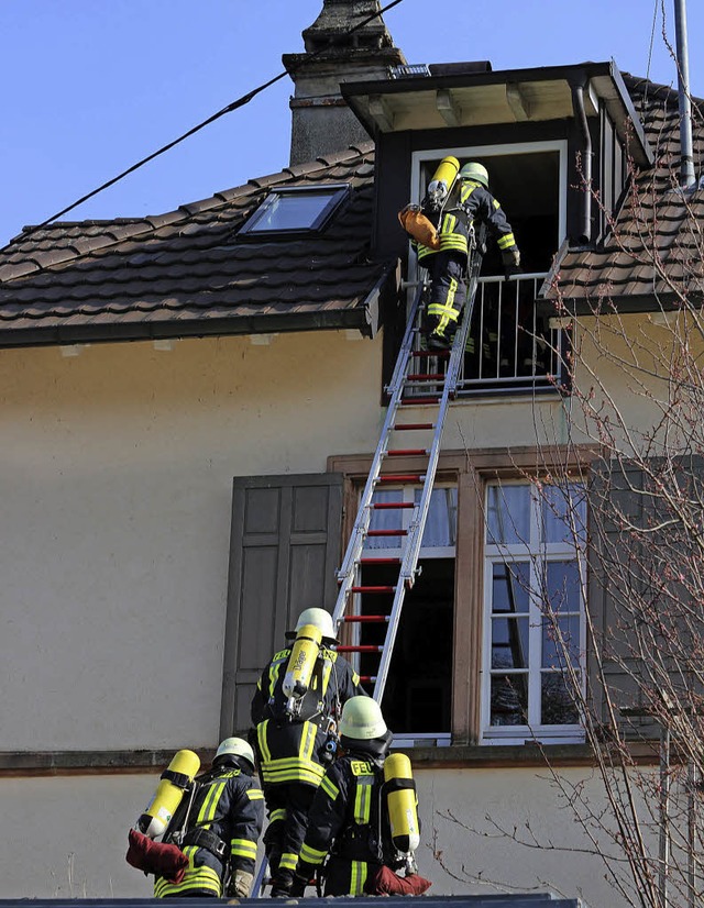 Der vermutete Brand sollte im Obergesc...teils ber die Steckleiter von auen.   | Foto: Karin Heiss