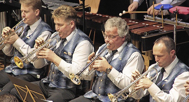 Einen bunten Osterstrau bot die Stadtmusik Wehr bei ihrem Konzert.   | Foto: Jrn  Kerckhoff