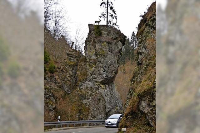 Hirschsprung im Wehratal: Unbekannte stellen lebensgroe Tierfigur auf