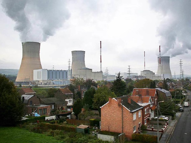 Immer wieder Pannen: Atomkraftwerk im belgischen Tihange  | Foto: Oliver Berg