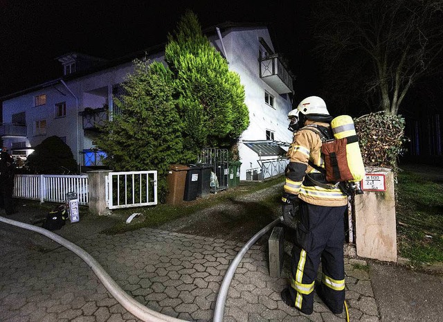 Bei einem Brand im Rimsinger Wegin Fre...ten Dienstagabend einen Toten gegeben.  | Foto: Patrick Seeger