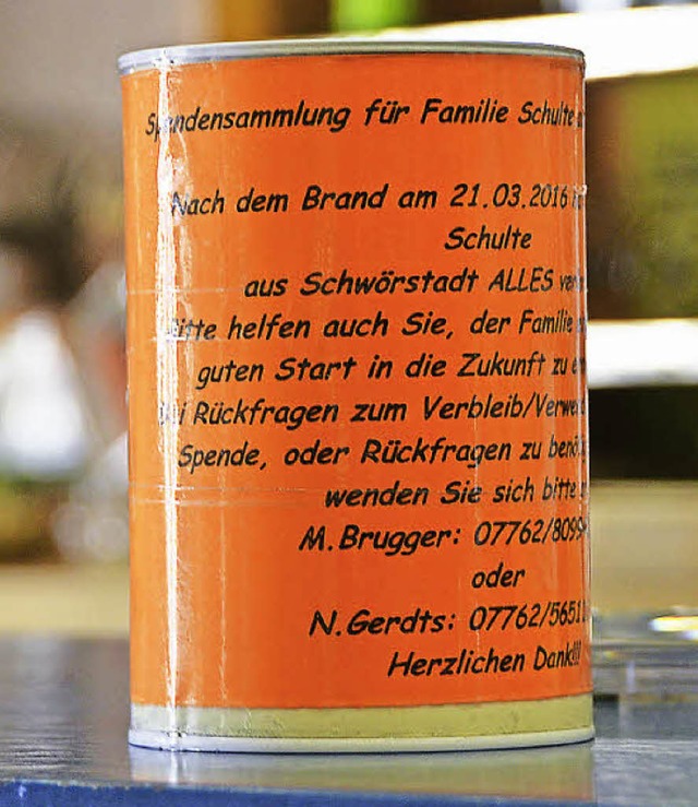 Mit Spendendosen und -aufrufen drckt ...ewordene Familie aus Schwrstadt  aus.  | Foto: Peter gerigk