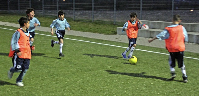 Jetzt wird gekickt beim Projekt Integr...em Fuballplatz des SV Obersckingen.   | Foto: Jrn Kerckhoff