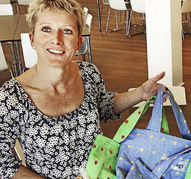 Claudia Frenzel mit den ersten Morsbags &#8222;made in Sdbaden&#8220;   | Foto: Energiedienst