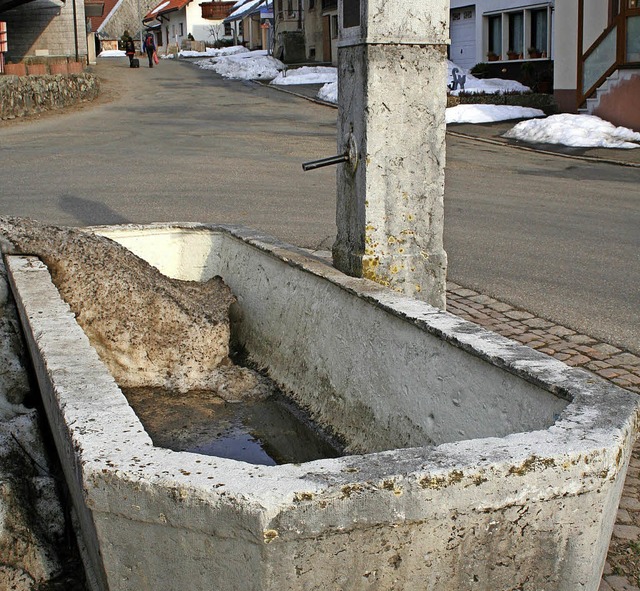 Wird der Dorfbrunnen im Zentrum von Ge...om 24. bis 26. Juni  wieder sprudeln?   | Foto: Gerd Sutter