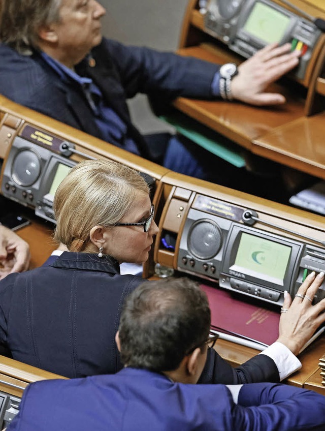 Ex-Ministerprsidentin Julia Timoschenko im Parlament in Kiew  | Foto: dpa