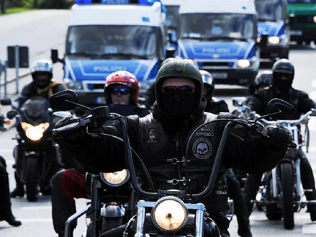 Mehrere hundert Biker fahren im Jahr 2...Innenministerium in Kiel. (Symbolbild) | Foto: dpa Mehrere hundert Biker fahren im Jahr 2...Innenministerium in Kiel. (Symbolbild) | Foto: dpa