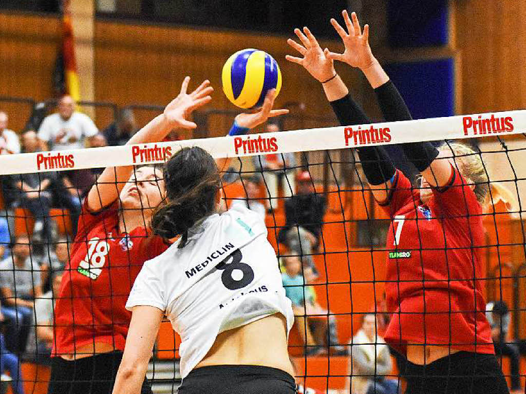 VC Offenburg –  DJK Sportbund Mnchen-Ost 3:0 (4.10.2015). Sophia Bhr entwickelte sich al jngste Spielrin des Teams beachtlich.