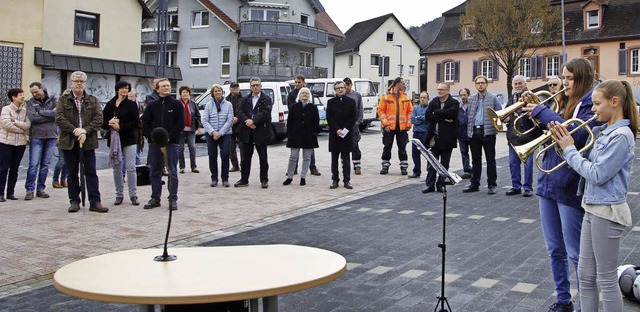 Normalerweise parken hier Autos, am Mi...ffiziell seiner Bestimmung bergeben.   | Foto: Heidi Fssel